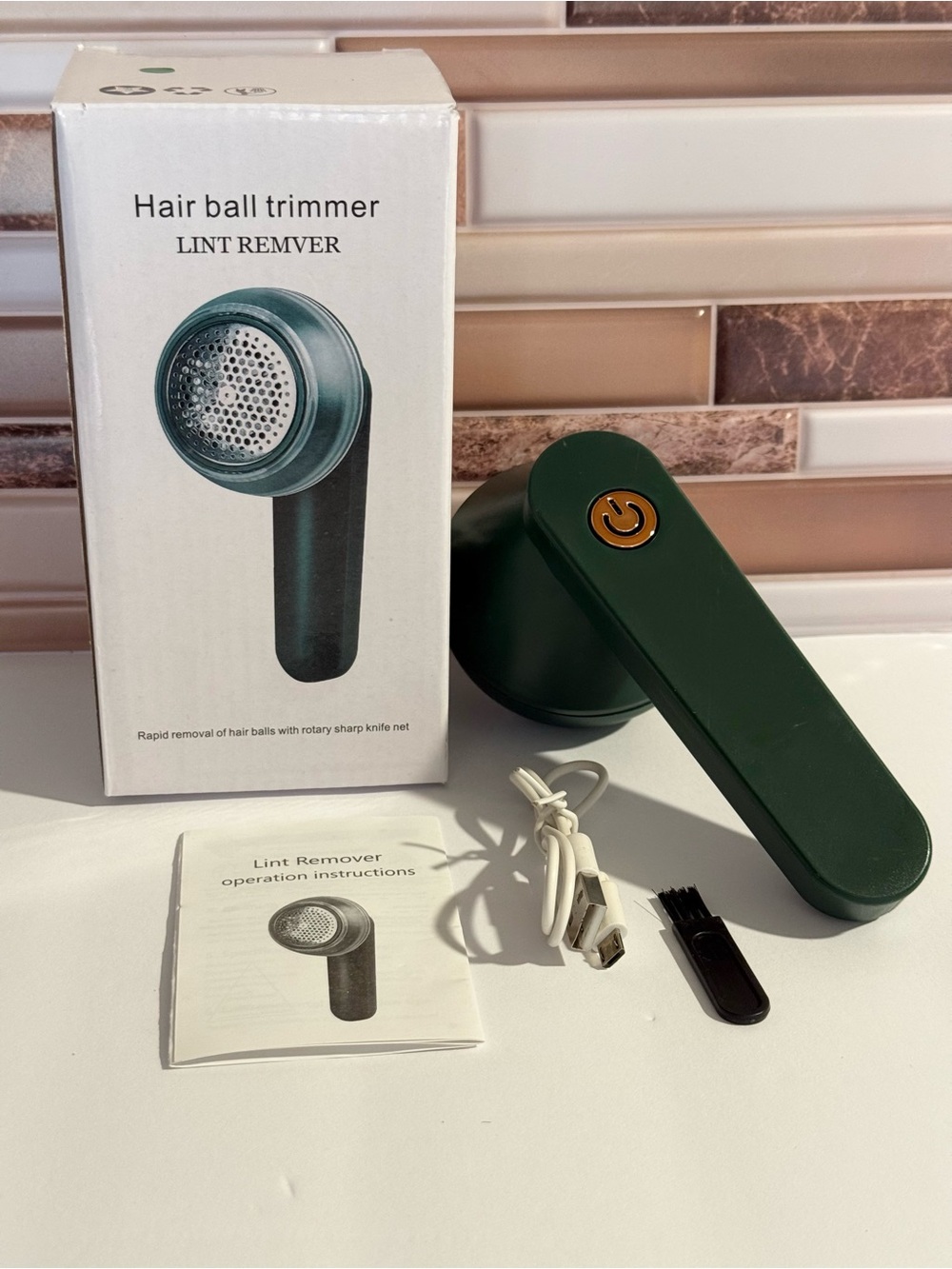 Portable Electric Lint Remover Fabric Shaver Defuzzer for Clothes Furniture - Picture 2 of 4